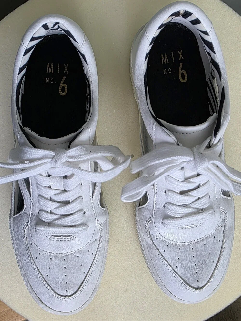 Mix No. 6 Emmalyn Clear Panel Platform Flatform Sneakers White Size 7.5 M - EUC!